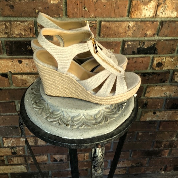 Micheal Kors size 10 wedges - Picture 3 of 7
